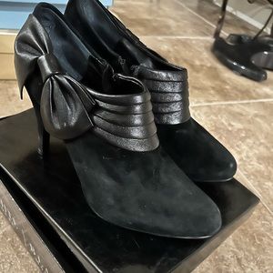 Beautiful White Black House Market shoes -$5 only with a bundle